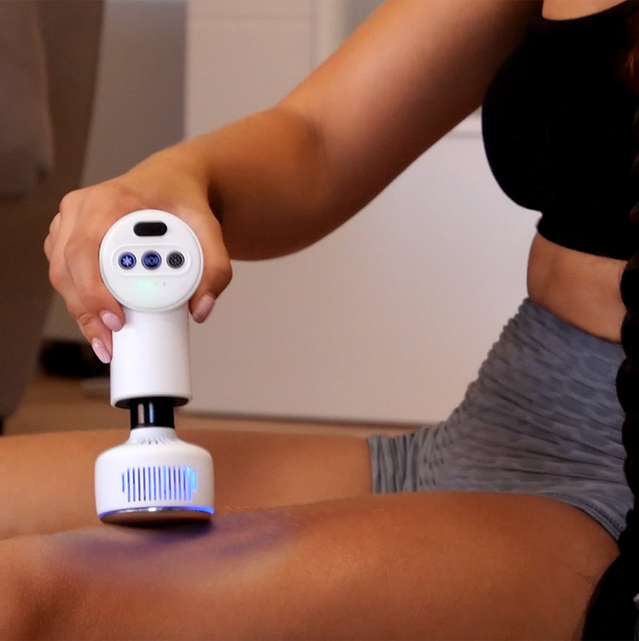 Deep Tissue Muscle Massage Gun With Hot and Cold Therapy.